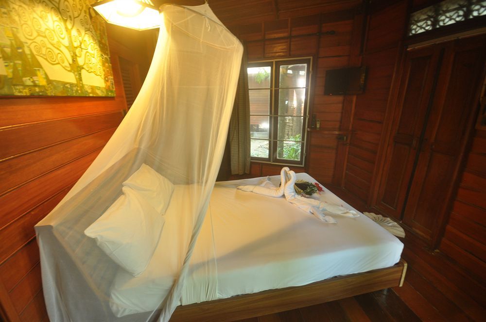 Baia Baia Resort Phi Phi Don Exterior photo